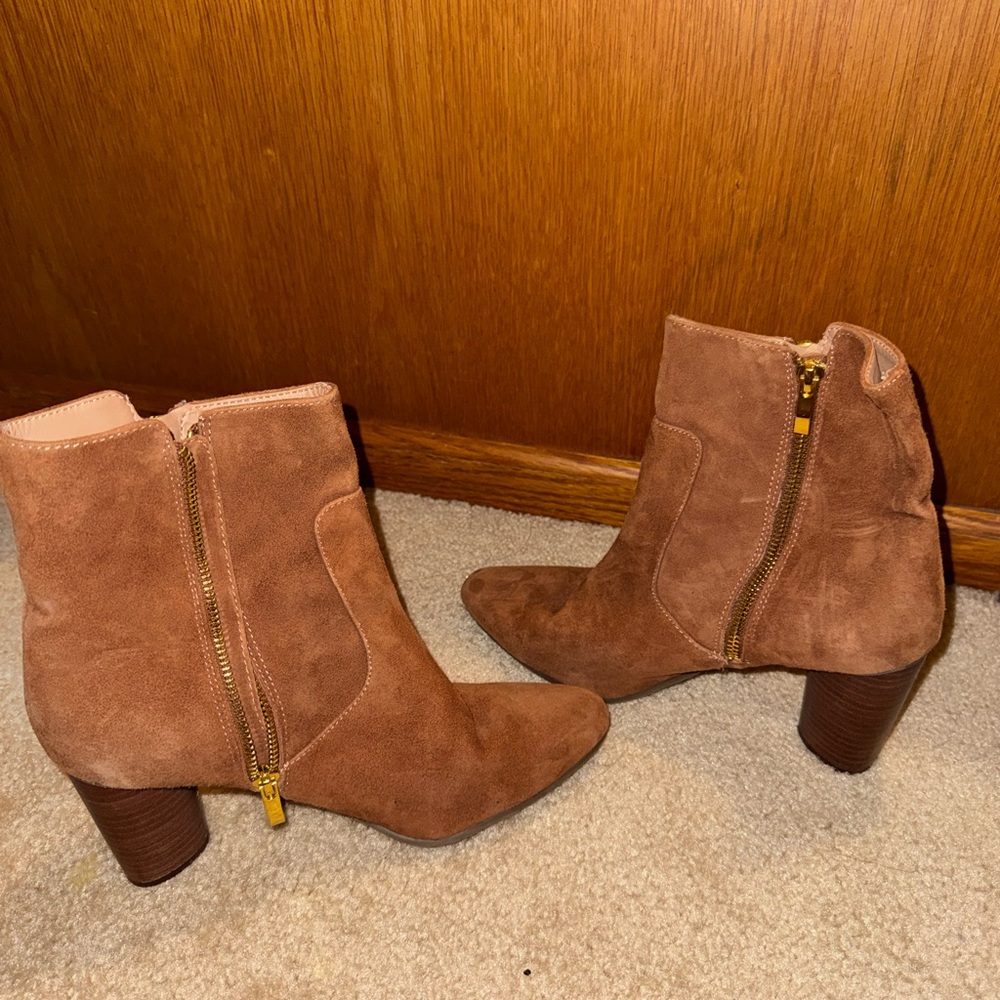 AEROSOLES Tan Suede Ankle Booties